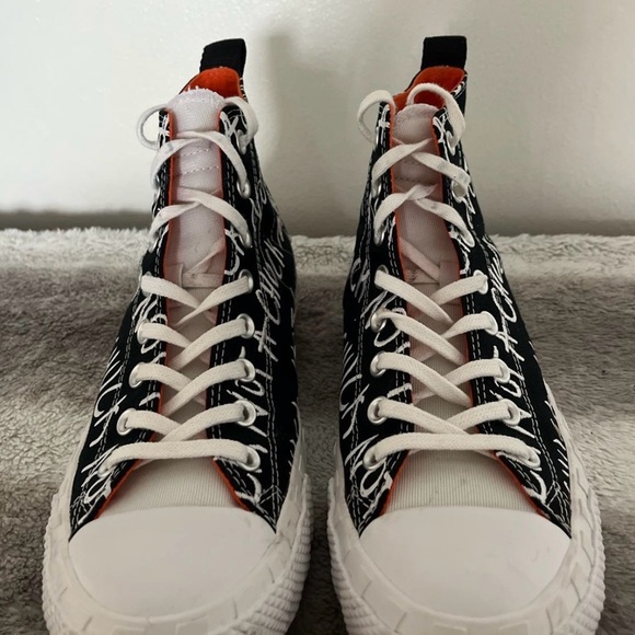 Converse shoes - Picture 2 of 5